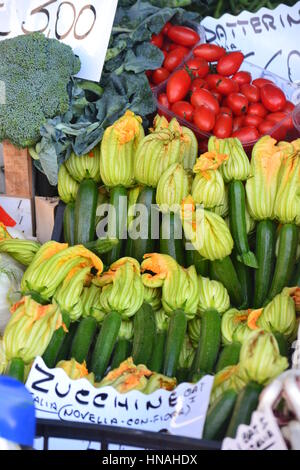 Un mélange de légumes pour la vente Banque D'Images