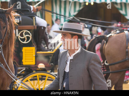 Séville, ESPAGNE - Apr, 25 : l'homme en costume traditionnel à la foire d'Avril de Séville, 25 avril 2014 à Séville, Espagne Banque D'Images