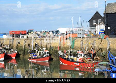 Whitstable, Royaume-Uni - Octobre 1, 2016 : Bateaux de pêche dans le port de Whitstable Banque D'Images