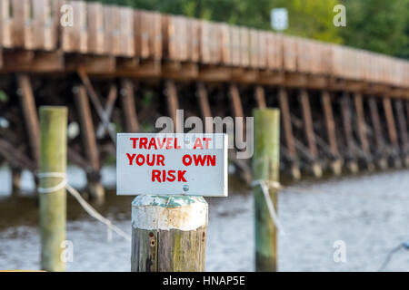 Un panneau situé juste avant le pont du suicide dans le Maryland, secrétaire. Banque D'Images