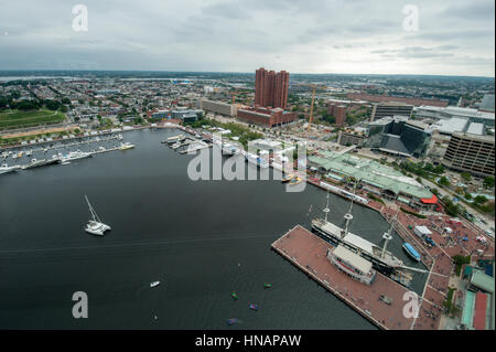 Une vue aérienne du port intérieur de Baltimore lors de la fête du livre. Banque D'Images