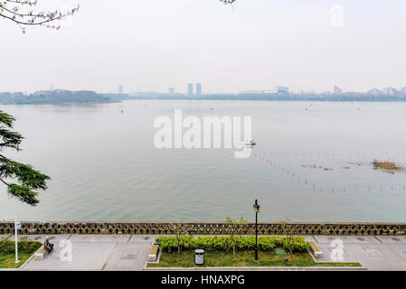 Vue sur le bord du Lac Xuanwu à Nanjing Banque D'Images