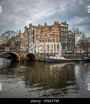 La ville d'Amsterdam, des maisons et des canaux Banque D'Images