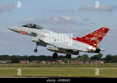 L'anniversaire de 2015 et d'afficher la mention 29 Squadron RAF Typhoon landing retour à RAF Coningsby. Banque D'Images