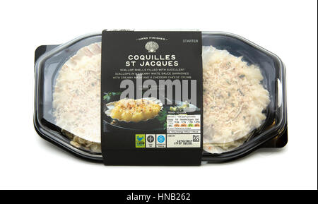 SWINDON, Royaume-Uni - 11 février 2017 : Paquet de Marks and Spencers Coquilles St Jacques sur fond blanc Banque D'Images