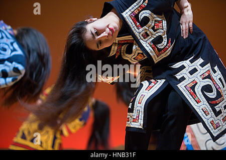 Performance en Ainu Kotan, Akankohan,Musée,Parc National de Akan Hokkaido,Japon, Banque D'Images