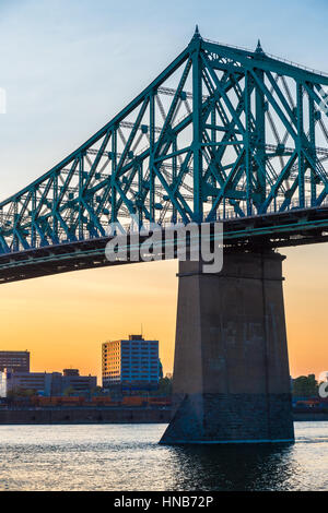 Montréal, CA - 18 mai 2015. Jacques Cartier Bridge au coucher du soleil Banque D'Images