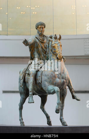 Rome. L'Italie. Statue équestre en bronze (161-180 AD) de l'empereur romain Marc Aurèle (121-180 AD), les musées du Capitole. Musei Capitolini. Banque D'Images