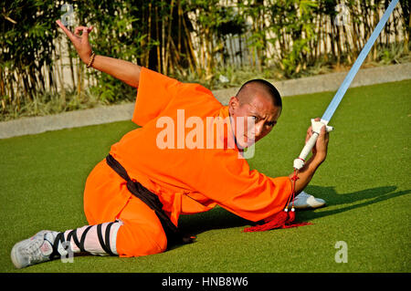 Tai O, Hongkong, 12 décembre 2006 : la pratique du kung fu, un célèbre le sport chinois. Banque D'Images