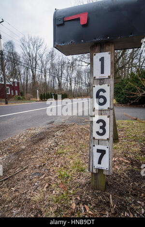 Boîte aux lettres sur le côté de la route de campagne, de l'Indiana, USA Banque D'Images