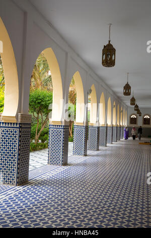 Zone de passage menant au mausolée de Moulay Ali, Zawiya Shereef (Chérif), Marrakech, Maroc. Banque D'Images