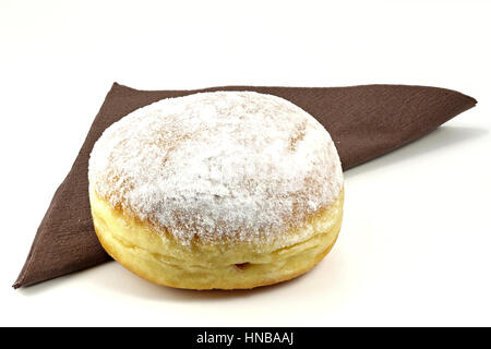 Pâtisserie traditionnelle allemande Berliner isolé sur fond blanc Banque D'Images