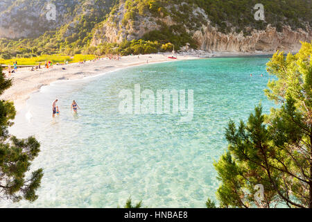 La plage de Cala Luna charmin au coucher du soleil, du golfe d'Orosei, Nuoro, Italie Sardaigne Banque D'Images