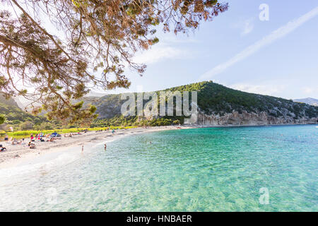 La plage de Cala Luna charmin au coucher du soleil, du golfe d'Orosei, Nuoro, Italie Sardaigne Banque D'Images