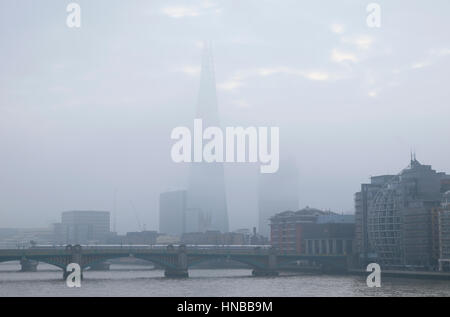 Niveaux toxiques de pollution de l'air au-dessus du bâtiment Shard et de la Tamise le 23rd janvier 2017 dans le sud de Londres KATHY DEWITT, Royaume-Uni Banque D'Images