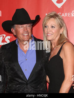 Los Angeles, CA, USA. 10 fév, 2017. George Strait, Norma Détroit, au 59e GRAMMY Awards - Personne MusiCares de l'année hommage à Tom Petty, au centre de convention de Los Angeles en Californie le 10 février 2017. Banque D'Images