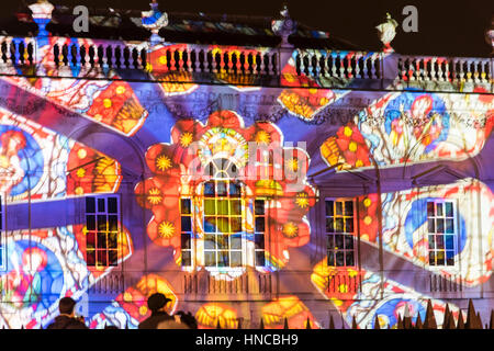 Cambridge UK, 11 février 2017. L'Université de Cambridge Sénat Chambre est baignée d'une lumière colorée dans le cadre de l'e-Cambridge Luminate Festival. De nombreuses villes de l'emblématique bâtiments ont été éclairés à l'affiche que traverser entre l'art et de la science.L'événement fait la promotion de technologies écologiquement rationnelles et les récentes avancées dans la technologie connexe, de méthodes de recherche et de fabrication et est sur entre 10 au 15 février 2017. Credit : Julian Eales/Alamy Live News Banque D'Images