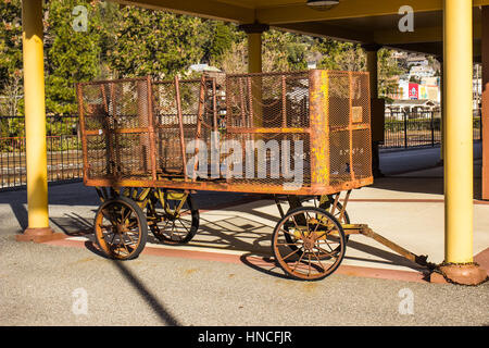 Vintage Metal chariot à bagages à l'ancienne gare Banque D'Images