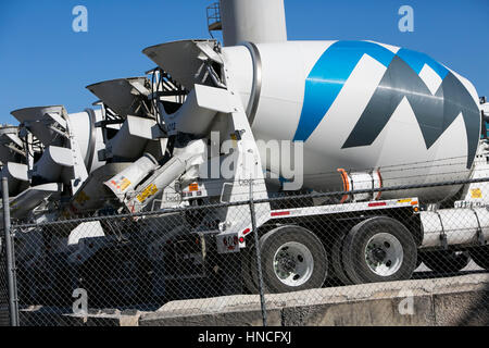 Martin Marietta un logo sur les camions de ciment à San Antonio, Texas, le 29 janvier 2017. Banque D'Images