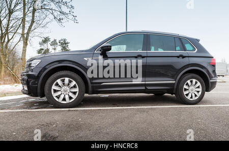 Hambourg, Allemagne - le 10 février 2017 côté extérieur : photo de deuxième génération Volkswagen Tiguan, 4x4 R-Line. Véhicule multisegment Compact fabrication CUV Banque D'Images