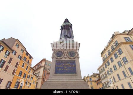 Rome, Italie - 8 janvier 2017 : Giordano Bruno's statue monumentale dans la Piazza Campo de Fiori, Rome. Le monument a été érigé en 1889 où il a été exacty Banque D'Images