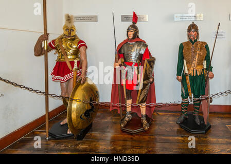 Wuppertal, Allemagne - le 23 mai 2016 : Ancienne armes dans la forteresse de Marksburg Braubach, en Rhénanie-Palatinat, en Allemagne. C'est l'un des principaux sites de t Banque D'Images