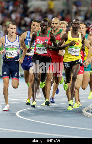 Rio de Janeiro, Brésil. 18 août 2016. L'athlétisme, Matthew Centrowitz (USA) en compétition dans l'épreuve du 1500m lors de la demi-finale des Jeux Olympiques d'été de 2016 Banque D'Images