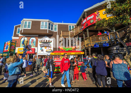 Pier 39 shopping center Banque D'Images