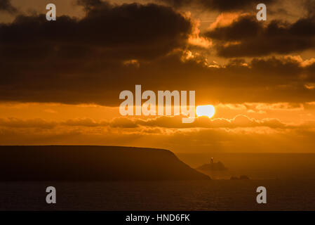 Coucher du soleil à Godrevy, Cornwall, UK Banque D'Images