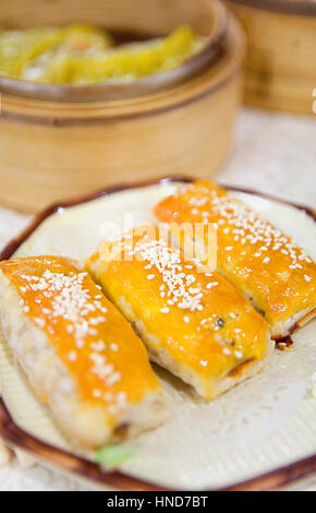 Feuilletée de viande de porc,restaurant de l'hotel Mandarin Oriental, 15 Queen's Road Central, Hong Kong, Chine Banque D'Images