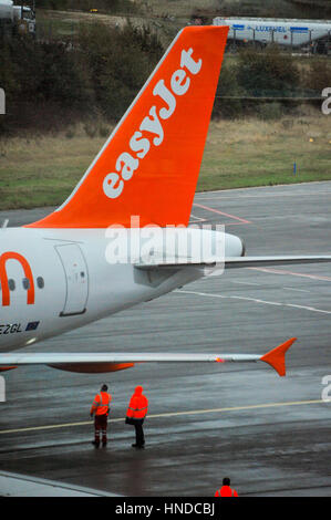 L'aéroport de Findel, Luxembourg, 29.10.2012 Un avion de la compagnie EasyJet arrive à l'LUXairport. Banque D'Images