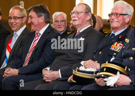 Luxembourg Grand Duc Jean (c) est représenté au cours de la célébration du 50e anniversaire de l'incendie des anciens combattants du Luxembourg, Echternach, travailleurs Banque D'Images