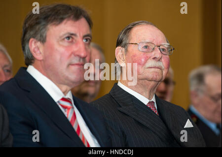 Luxembourg Grand Duc Jean (c) est représenté au cours de la célébration du 50e anniversaire de l'incendie des anciens combattants du Luxembourg, Echternach, travailleurs Banque D'Images