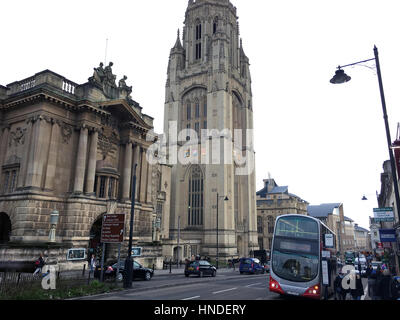 Bristol Museum & Art Gallery, et les Testaments Memorial Building, (Université de Bristol), Bristol, Angleterre. Banque D'Images