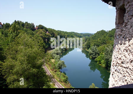 La rivière Kupa en amont d'Ozalj Banque D'Images