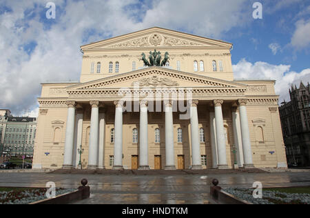 La Russie. Moscou. Voir au théâtre du Bolchoï au cours de journée ensoleillée Banque D'Images