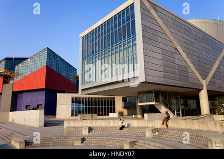 À gauche de l'Aquarium d'Osaka. Droit au Musée Suntory Tempozan par Tadao Ando,port,Bay area, Osaka, Japon, Asie Banque D'Images