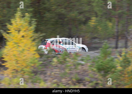 L'amiante, la Russie, le 18 septembre 2016 - Rallye tilobit "2016" La 15e étape de la Coupe de Russie 2016, numéro de départ 6, Renault Clio voiture Banque D'Images