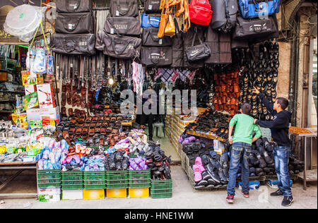 Boutique, Al Wad Street,Souk marché arabe, le quartier musulman, la vieille ville, Jérusalem, Israël. Banque D'Images