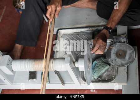 Atelier de taille de pierre gemme, Ratnapura, Sri Lanka Banque D'Images