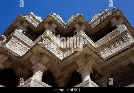 Détail du mur extérieur, Jagdish Temple, Udaipur, Rajasthan, Inde Banque D'Images