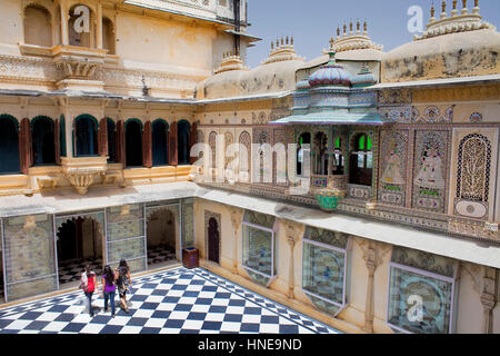 Cour Peacock, cour, City Palace, Udaipur, Rajasthan, Inde Banque D'Images