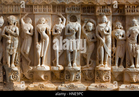 Détail,relief sur le mur extérieur du Temple Jagdish, Udaipur, Rajasthan, Inde Banque D'Images