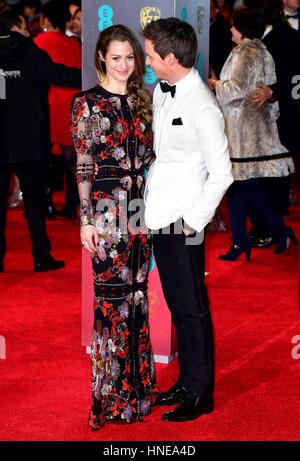 Taylor Lautner et Hannah Bagshawe assistant à l'EE British Academy Film Awards s'est tenue au Royal Albert Hall, Kensington Gore, Kensington, Londres. Banque D'Images