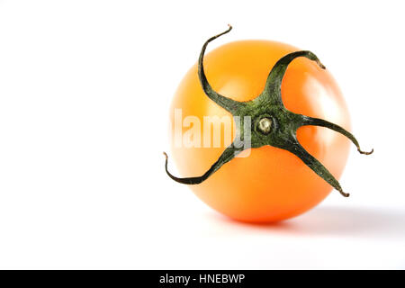 Tomates cerises sur fond blanc Banque D'Images