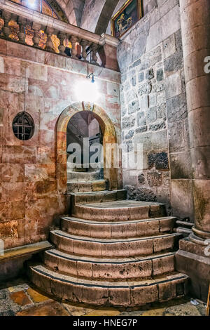 Escaliers à Golgotha dans l'église du Saint-Sépulcre à Jérusalem, Israël. Banque D'Images