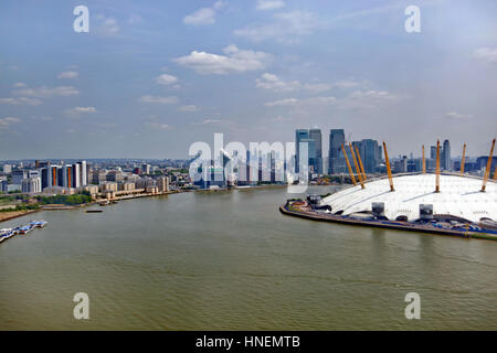 Royaume-uni, Angleterre, Londres, 02 Arena et Canary Wharf Skyline Banque D'Images