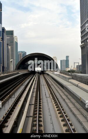 Dubaï, Émirats arabes unis - 11 février 2017, le métro de Dubaï est un système entièrement automatisé, réseau ferroviaire à Dubaï, Émirats Arabes Unis Banque D'Images