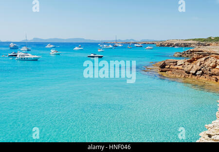 Bateaux dans l'eau turquoise, Formentera, baleric islands, Espagne Banque D'Images