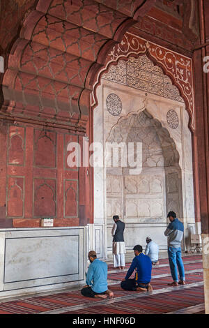 Salle de prière, de l'intérieur de la mosquée Jama Masjid, Delhi, Inde Banque D'Images